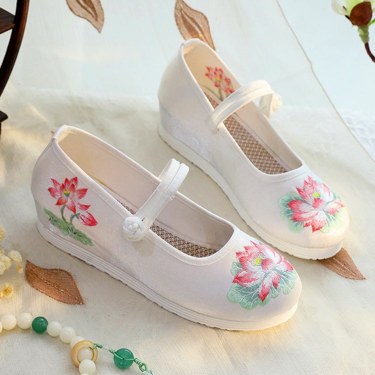 Embroidery Yes - 2026 Kadın Beyaz ve Yeşil Lotus